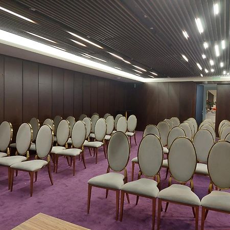 โฮเต็ล คิวบิกซ์ Hotel บราชอฟ ภายนอก รูปภาพ