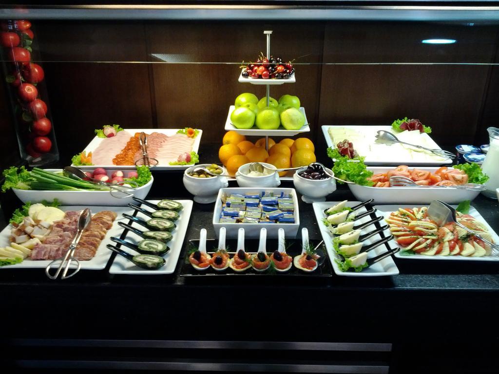 โฮเต็ล คิวบิกซ์ Hotel บราชอฟ ภายนอก รูปภาพ