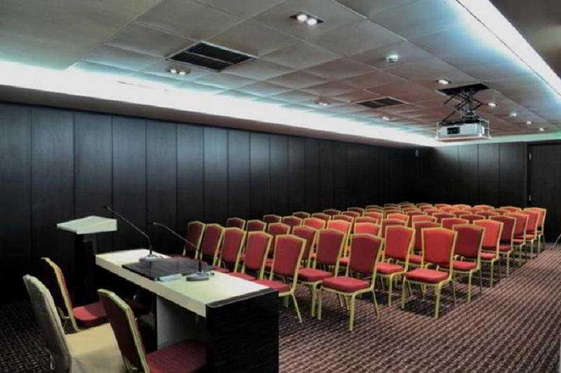 โฮเต็ล คิวบิกซ์ Hotel บราชอฟ ภายนอก รูปภาพ